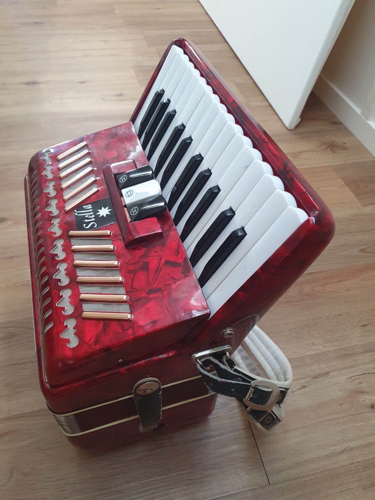 Stella piano accordeon, Gebruikt, Met koffer, Toetsaccordeon, 120-bas