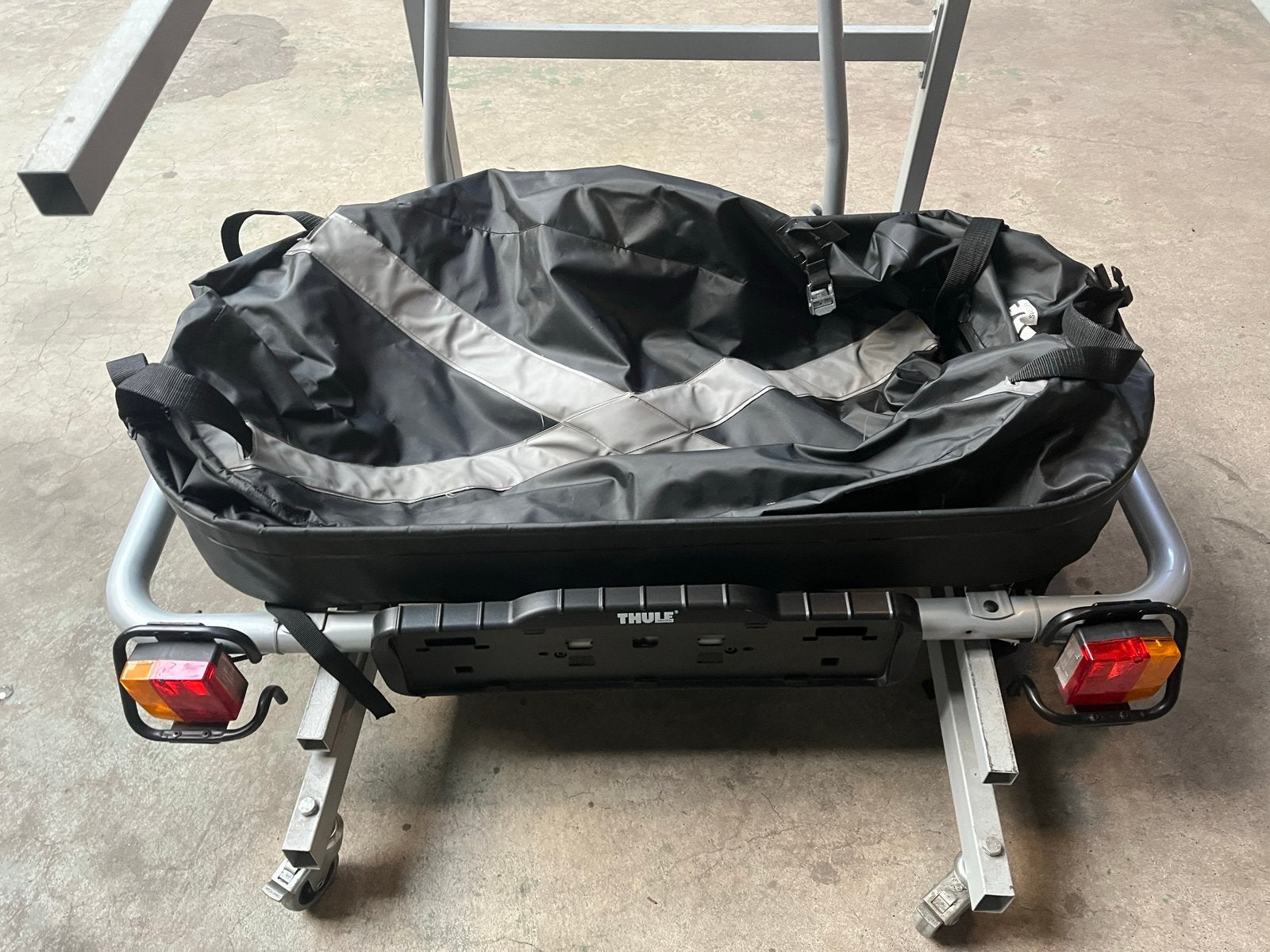 Thule Easybag en Easybase bagagebox trekhaak, Auto diversen, Ophalen of Verzenden, Gebruikt
