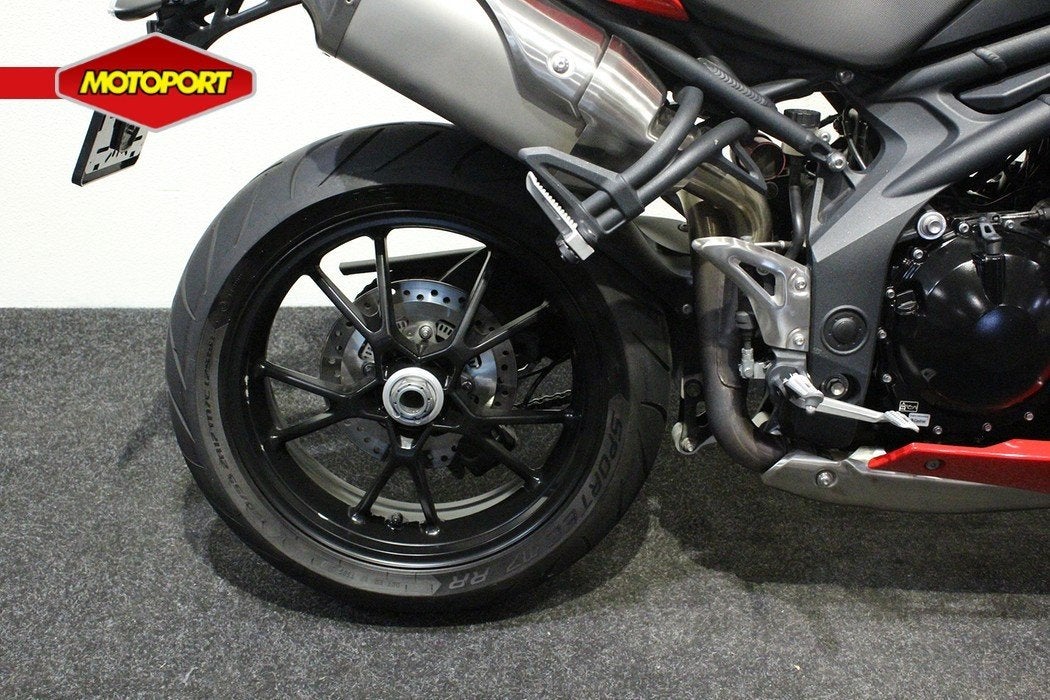 Triumph SPEED TRIPLE 1050 ABS (bj 2011), Triumph Motocycles, Triumph.Benelux@triumph.co.uk, De Droogmakerij 40A
1851 LX   Heiloo, NL