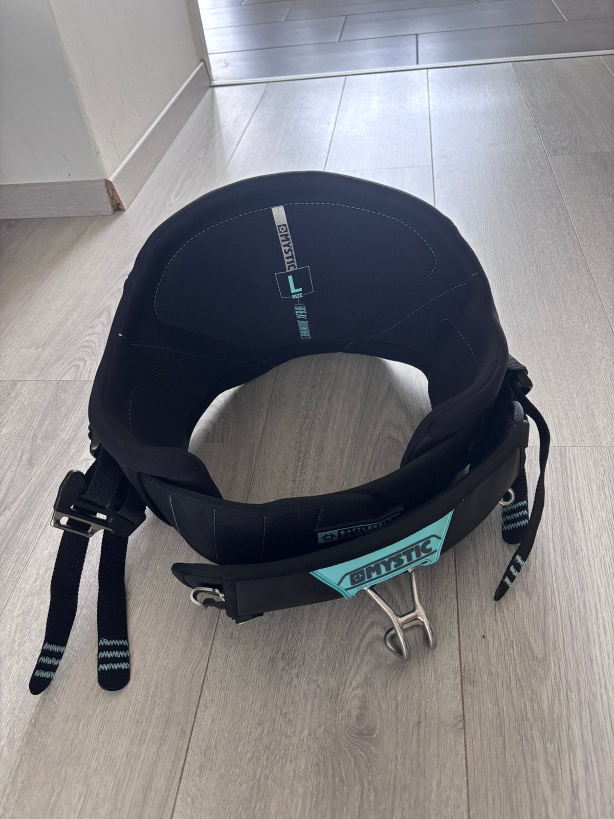 Dames kitesurf harnas maat L, Watersport en Boten, Kitesurfen, Ophalen of Verzenden, 10 m², Trapeze, Geen board
