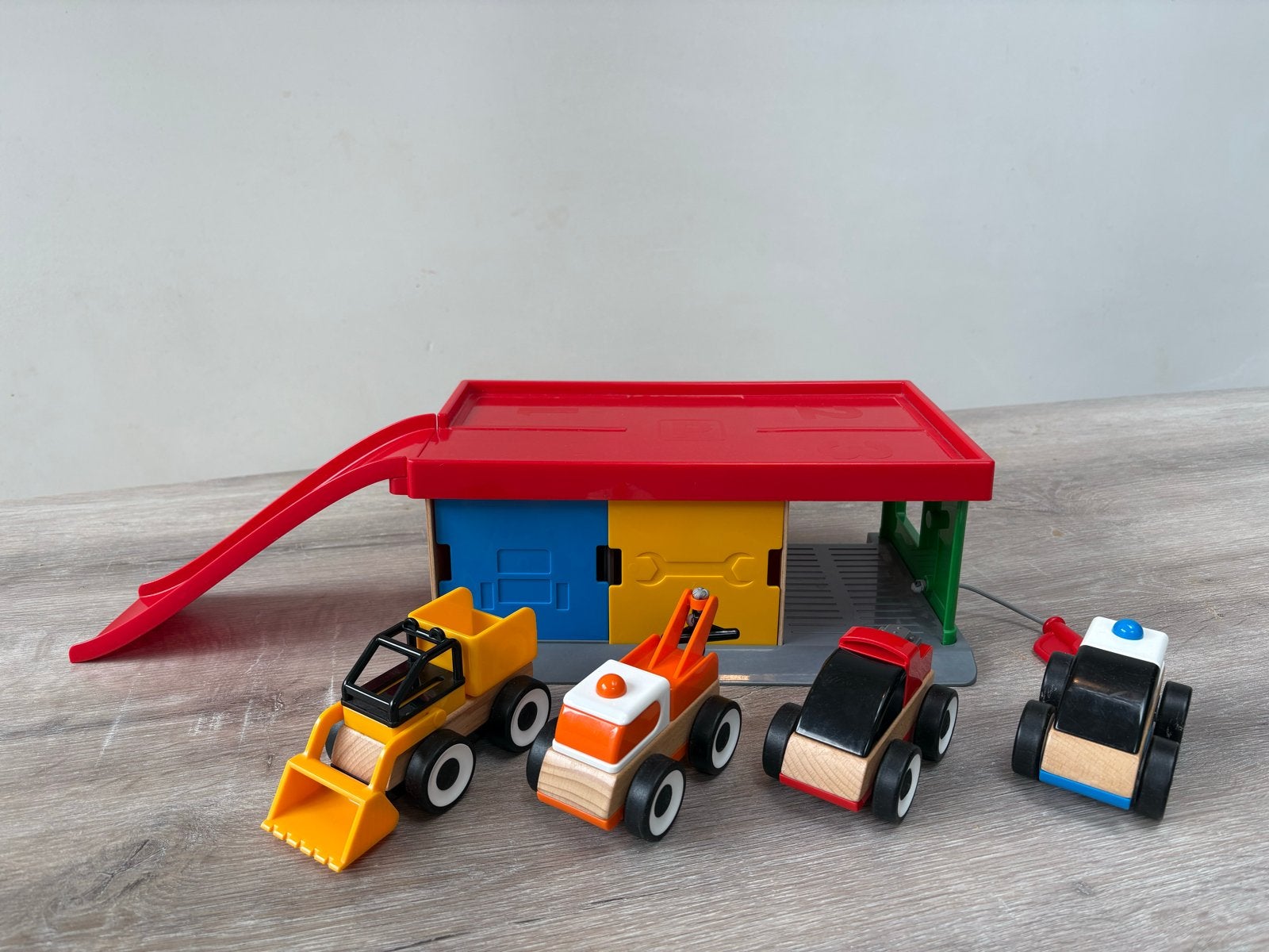 Ikea garage met voertuigen, Ophalen, Zo goed als nieuw
