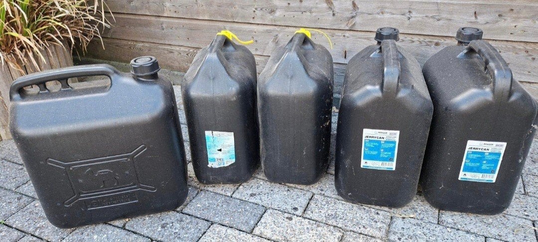 20l jerrycans maar paar x gebruikt en in schuur belandt., Motoren, Ophalen, Zo goed als nieuw