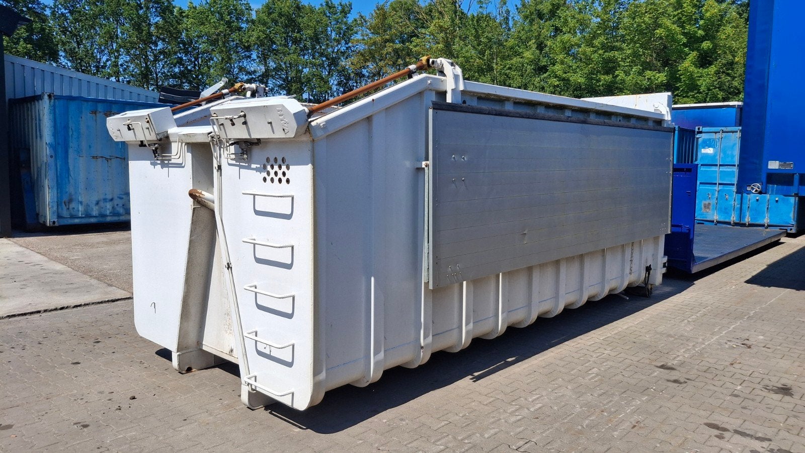 Gebruikte afzetcontainer met hydraulische klepppen, Ophalen