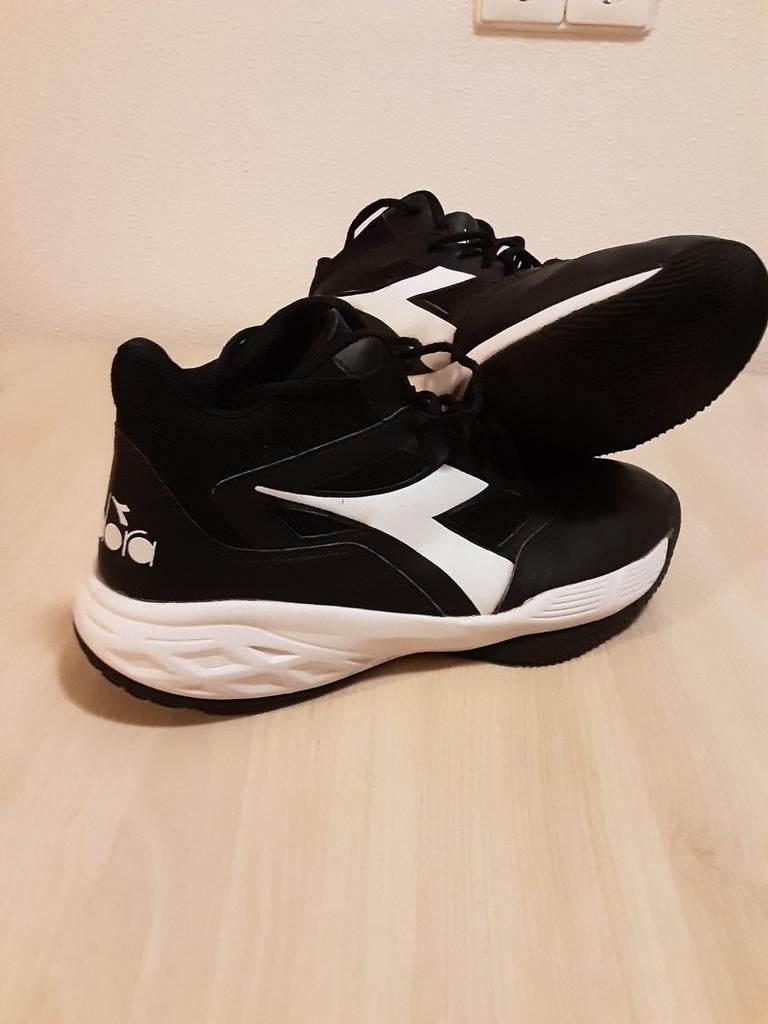 Diadora sneakers mt 42, Ophalen of Verzenden, Zo goed als nieuw, Diadora, Sportschoenen