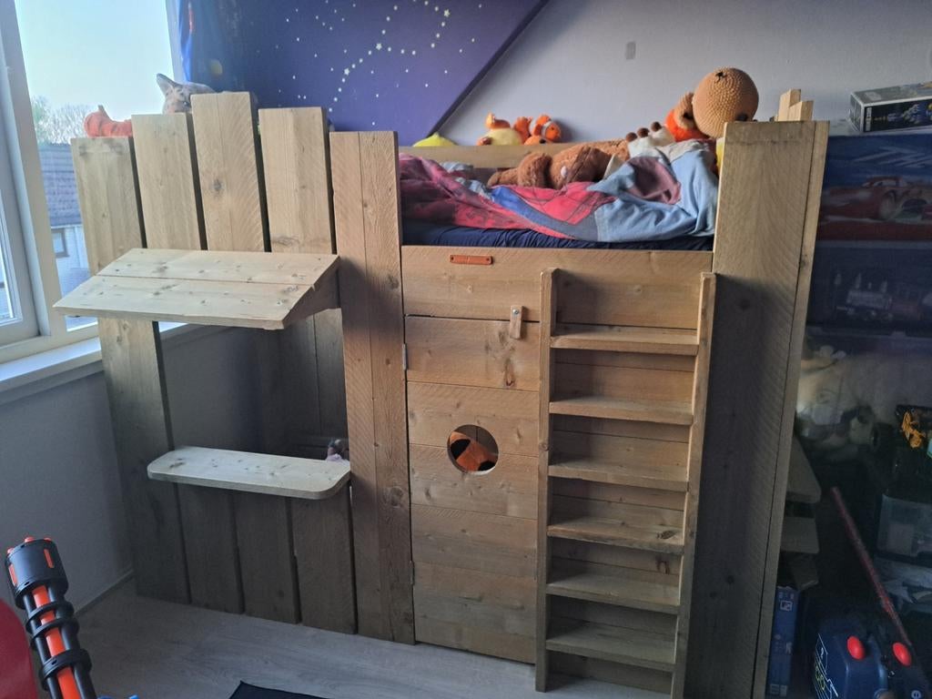 Hoogslaper huisje stijgerhout, Kinderen en Baby's, Kinderkamer | Stapelbedden en Hoogslapers, Ophalen, Zo goed als nieuw, Hoogslaper