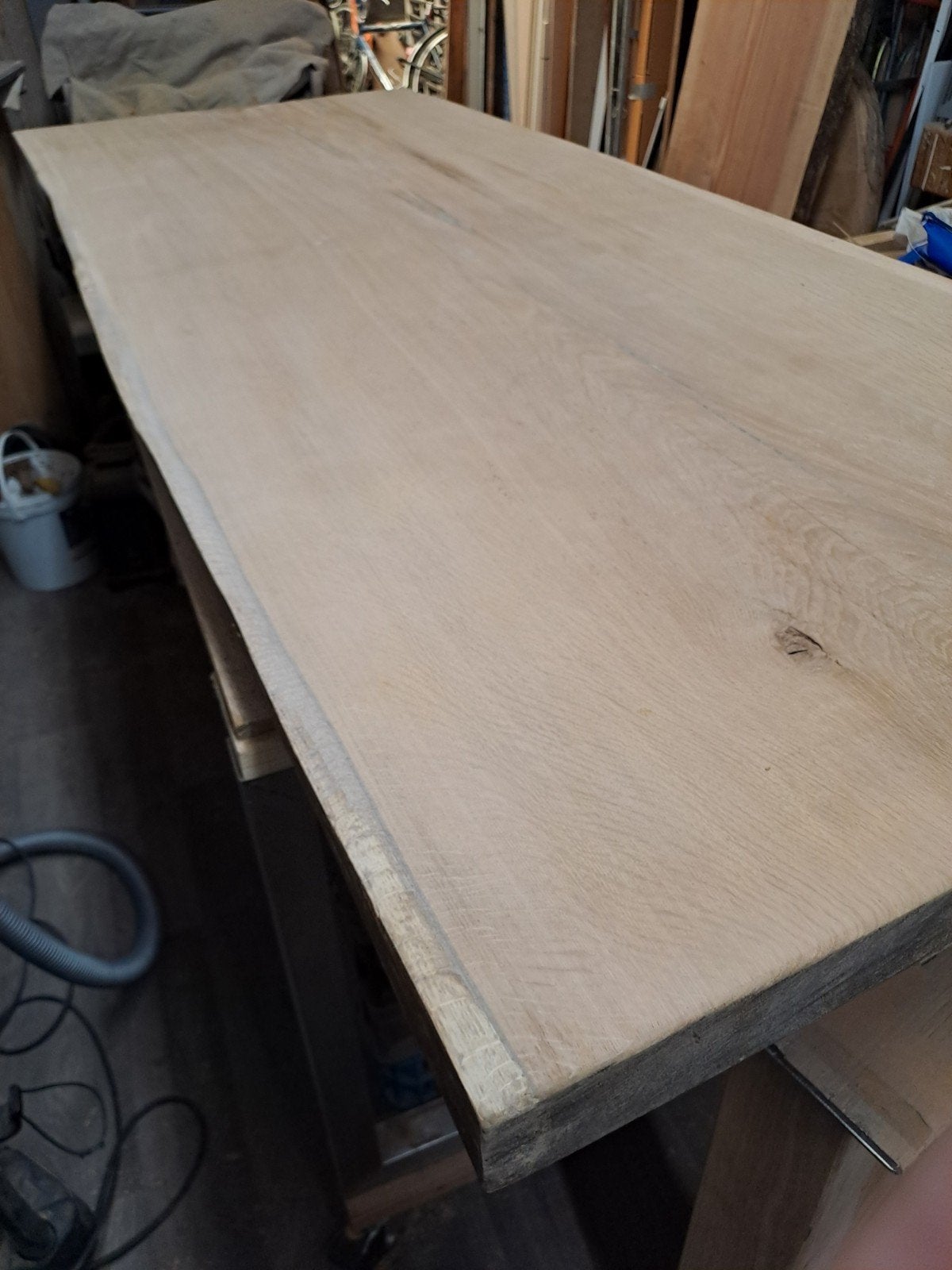 Foto 2 van Zware Eiken Boomstam Tafel - 210x88/84cm, 6cm blad
