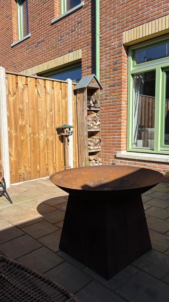 Vuurschaal met hout+opslag, Ophalen, Gebruikt