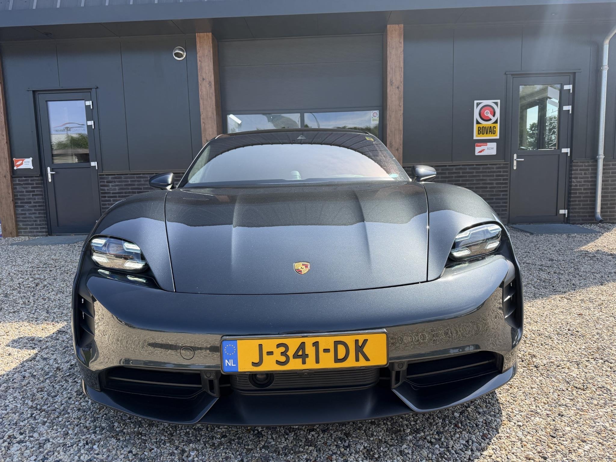 Porsche Taycan Turbo 93 kWh Dealer onderhouden 625PK 95% SOH, Auto's, Porsche, Dealer onderhouden, Zwart, 93 kWh, Vierwielaandrijving