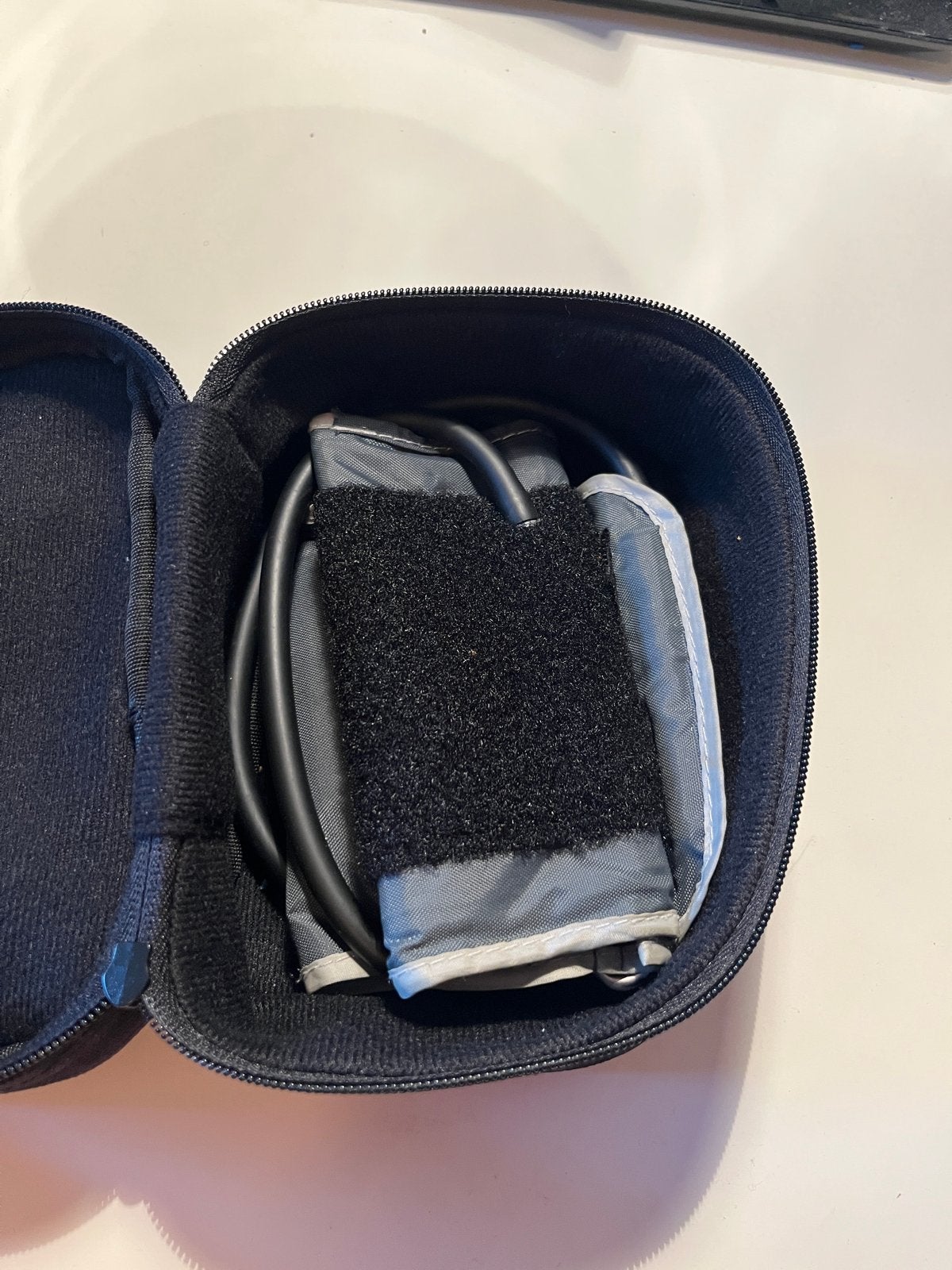 Sanitas Bloeddrukmeter met manchet en opberghoes, Sport en Fitness, Ophalen of Verzenden, Gebruikt, Overige typen