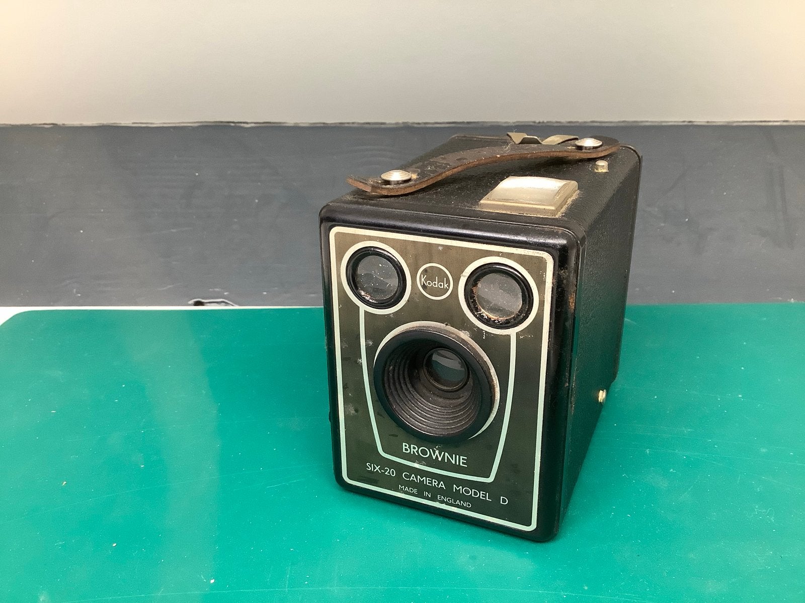 Vintage Kodak Brownie Six-20 Camera Model D, Ophalen of Verzenden, Gebruikt, Compact, Kodak
