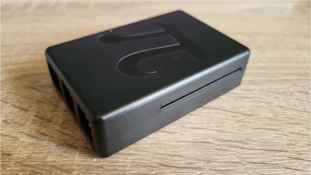 Raspberry Pi 3 Model B met behuizing, Computers en Software, Overige Computers en Software, Ophalen of Verzenden, Zo goed als nieuw