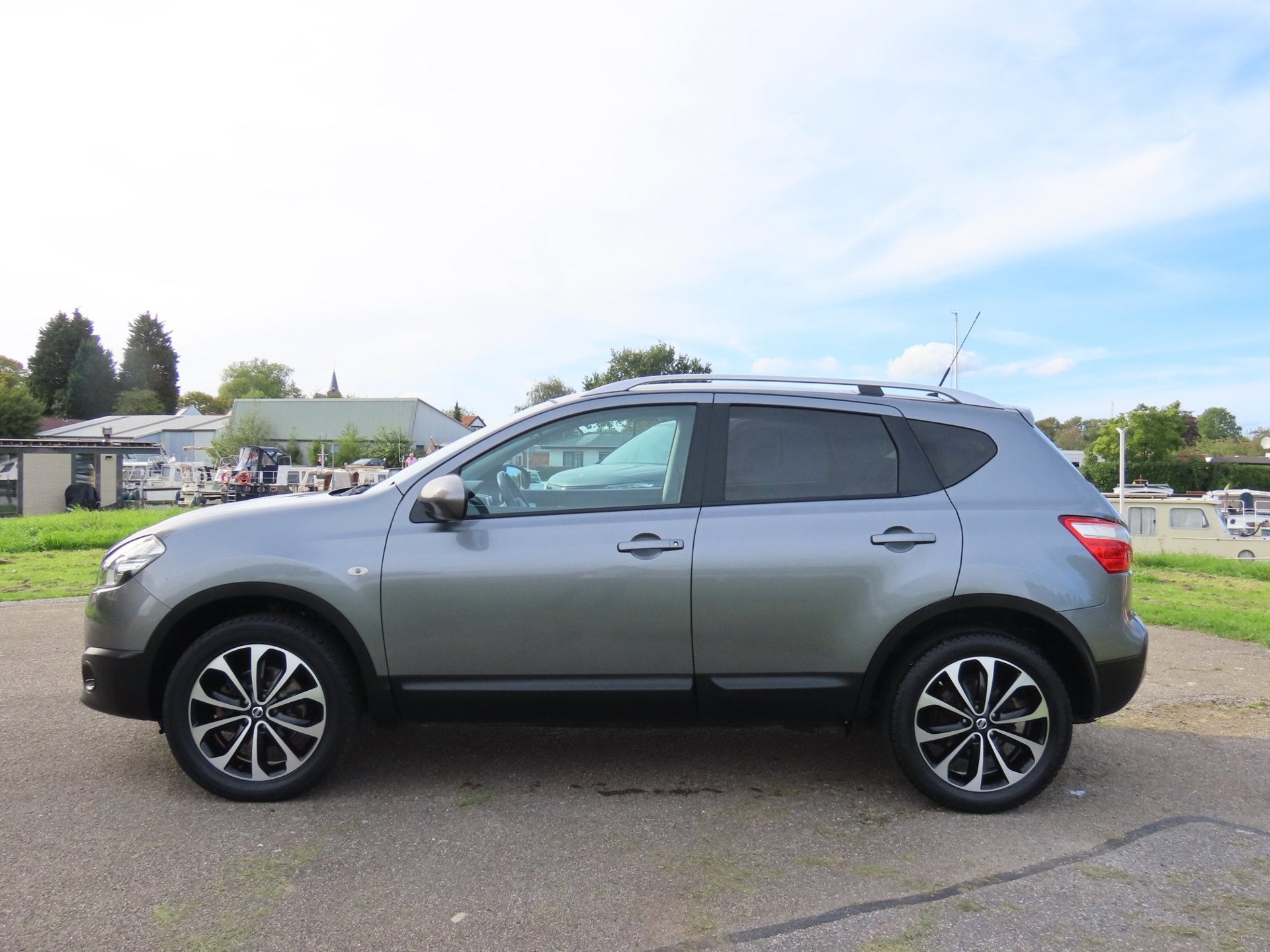 Nissan Qashqai 2.0 Connect Edition *1e EIG ! *PANO *NAVI *CA, Stof, Gebruikt, Zwart, 4 cilinders