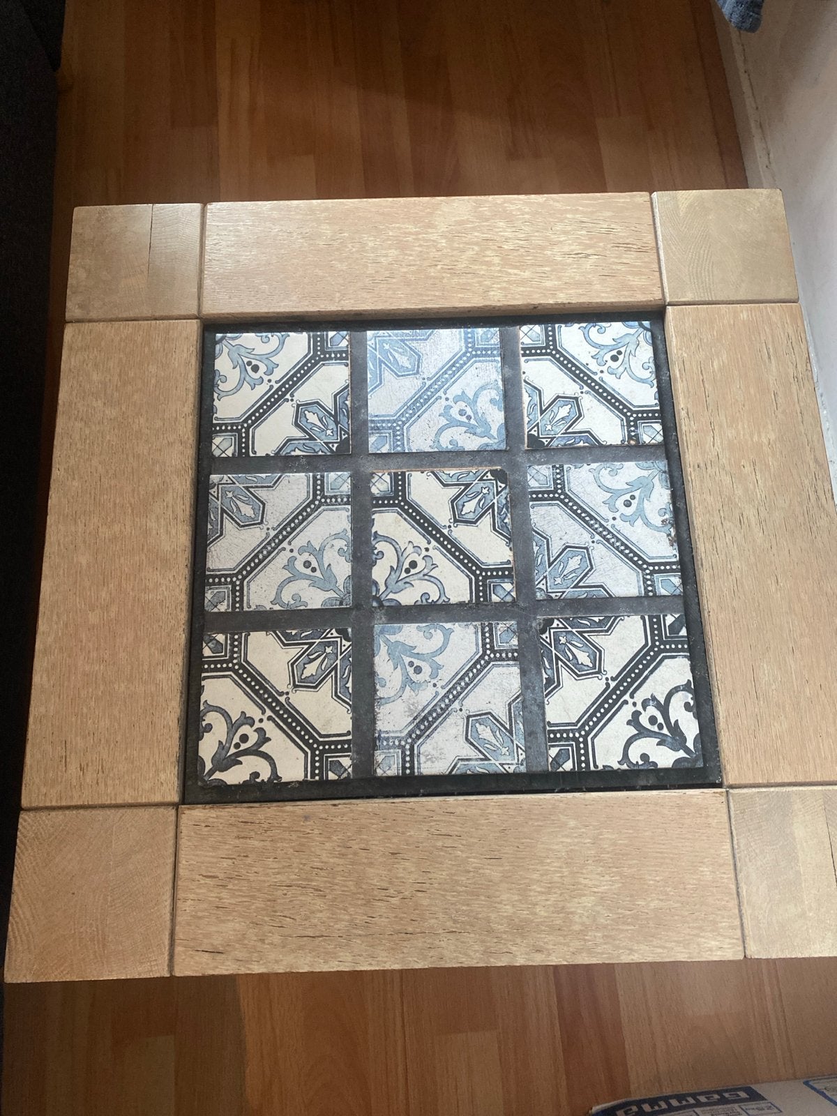 Houten bijzettafel met tegels, Ophalen, Minder dan 45 cm, Minder dan 55 cm, Gebruikt