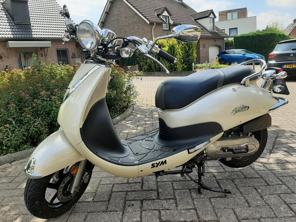 Sym Allo Scooter, champagne kleur, 2012 (2513 km gereden), Fietsen en Brommers, Ophalen, Allo, Zo goed als nieuw, Benzine