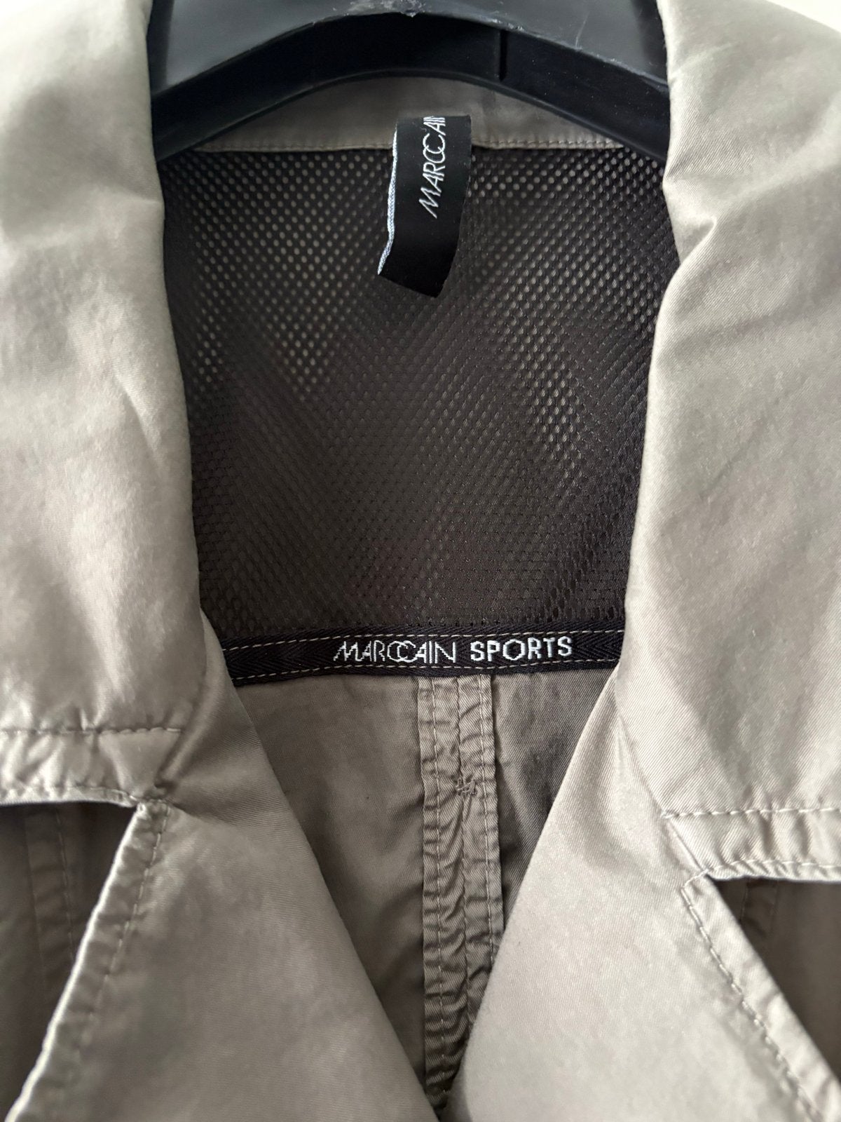 Marccain Sports set: jasje en broek, maat 6, Kleding | Dames, Ophalen of Verzenden, Zo goed als nieuw, Maat 42/44 (L), Beige