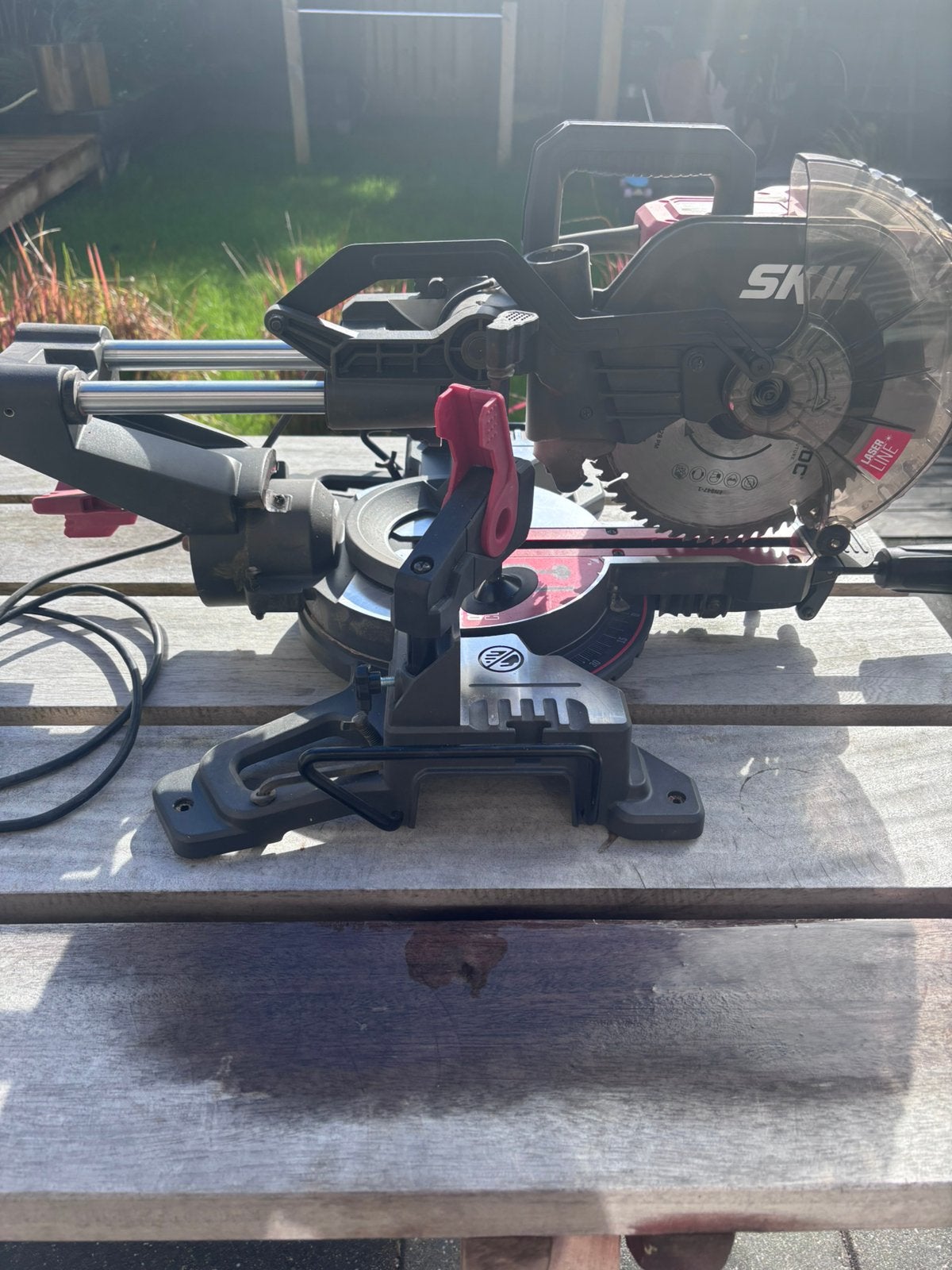 SKIL afkort- en verstekzaag 216 mm met laser, Doe-het-zelf en Verbouw, Ophalen, Zo goed als nieuw, Afkortzaag, 30 tot 70 mm
