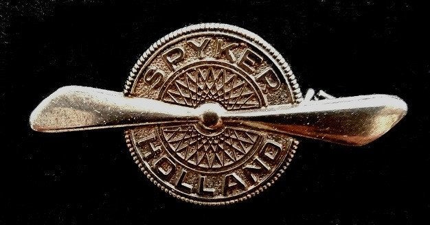 Spyker broche replica - bronskleurig, Verzamelen, Verzenden, Nieuw, Transport, Speldje of Pin