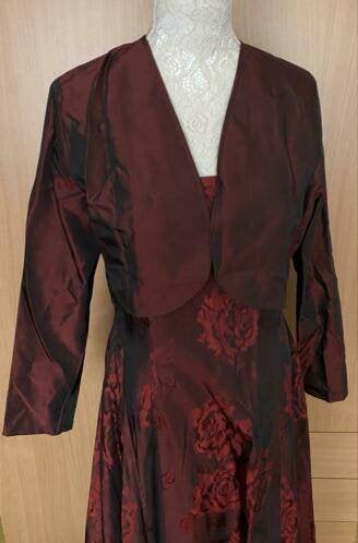 Lange jurk met bijp. Jasje maat 42 [v], Kleding | Dames, Gelegenheidskleding, Overige typen, Overige kleuren, Maat 42/44 (L), Ophalen of Verzenden