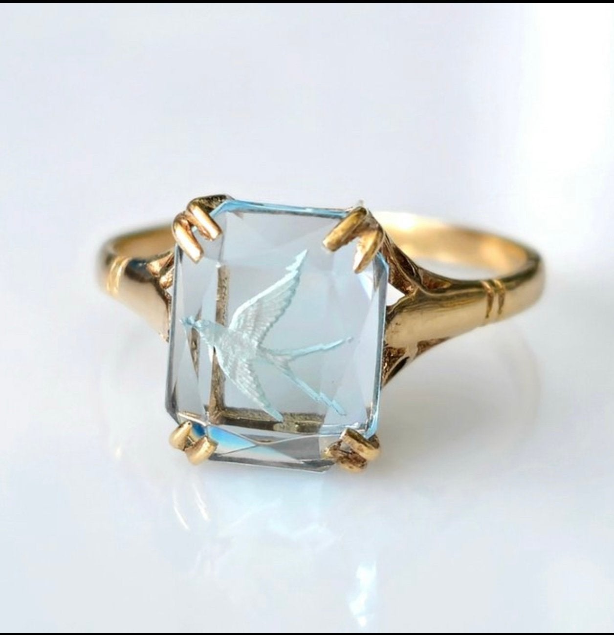 Vintage 9 ct gouden ring met blauwe topaas ca. 4,00 ct, Verzenden, Zo goed als nieuw, 17 tot 18, Dame