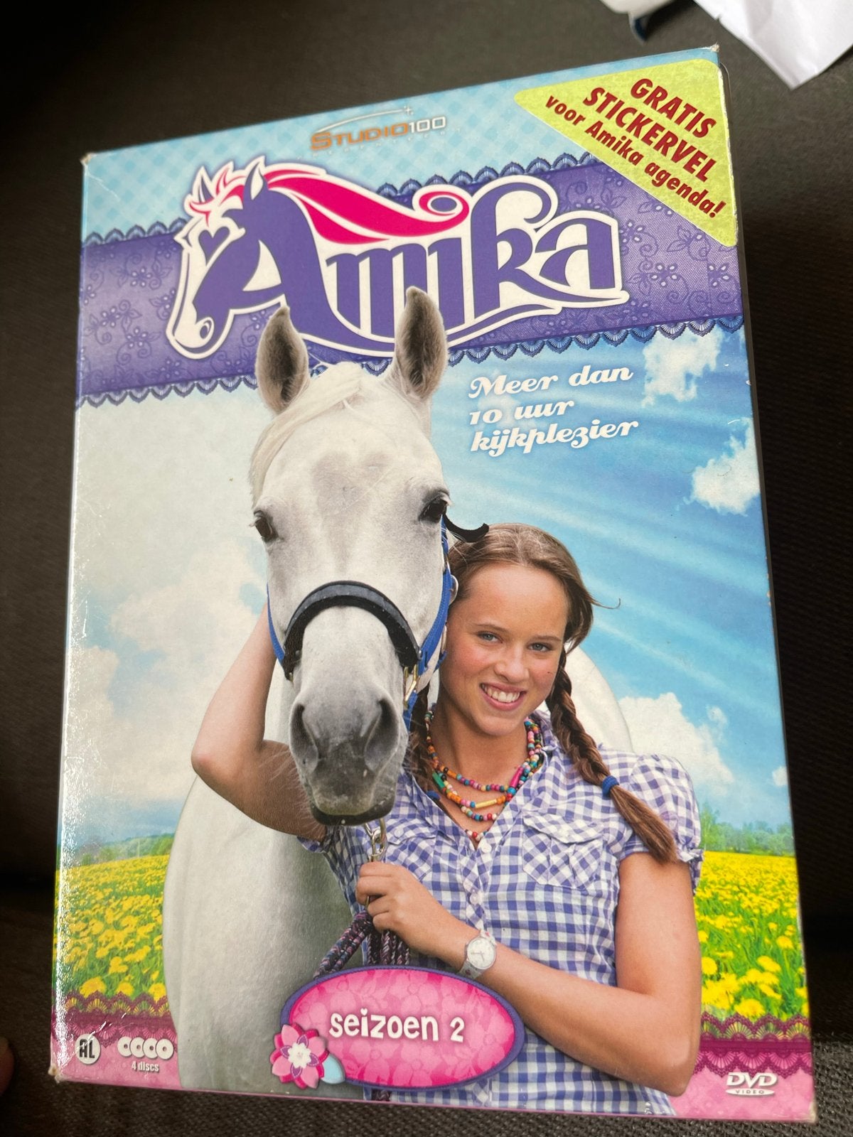 Amika Seizoen 2 DVD Box - Meer dan 10 uur kijkplezier!, Gebruikt, Alle leeftijden, Tv-serie, Familie
