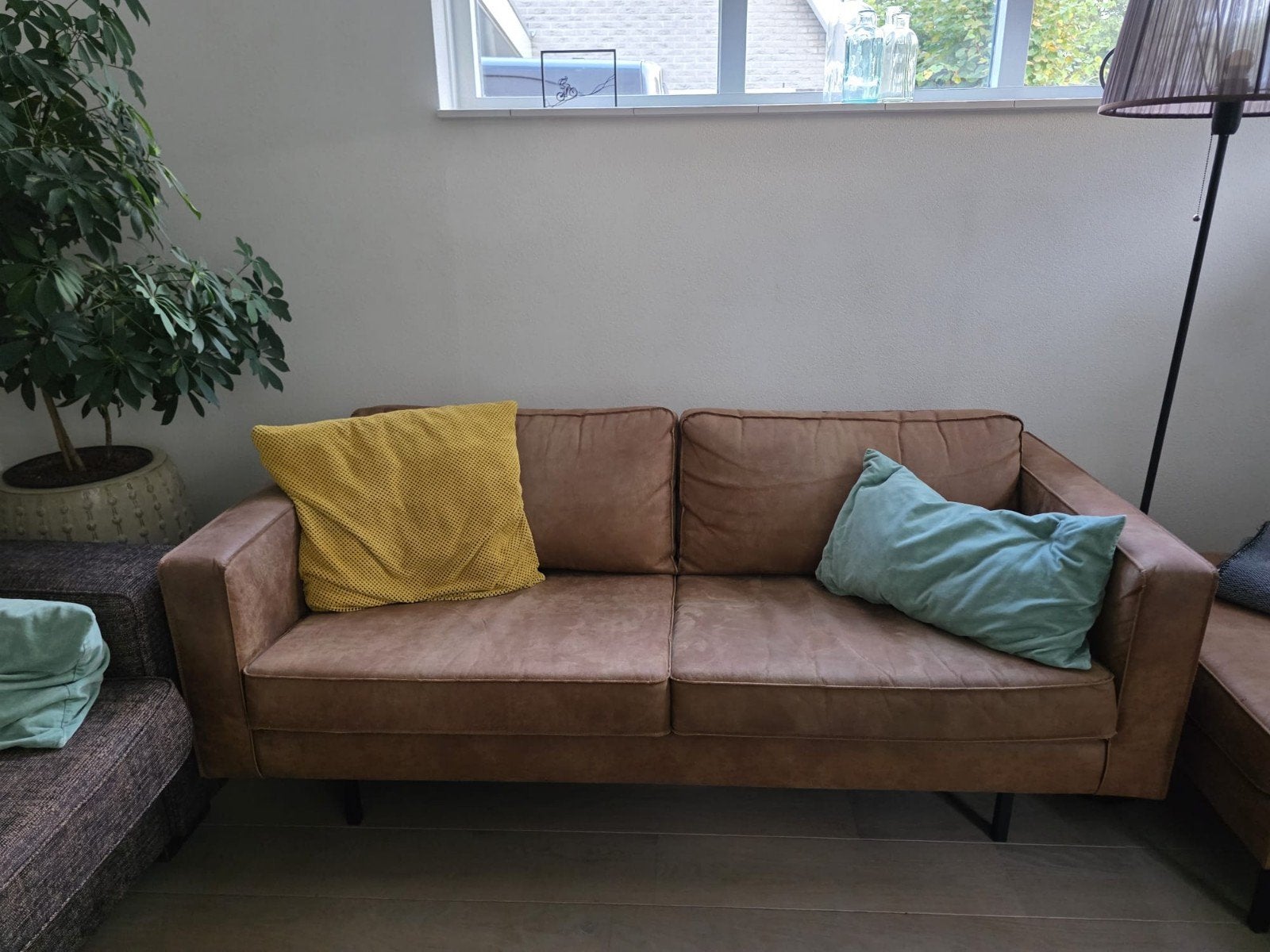 Comfortabele bank en hocker - Bruin kunstleer, Huis en Inrichting, Ophalen, 150 tot 200 cm, Stof, Driepersoons