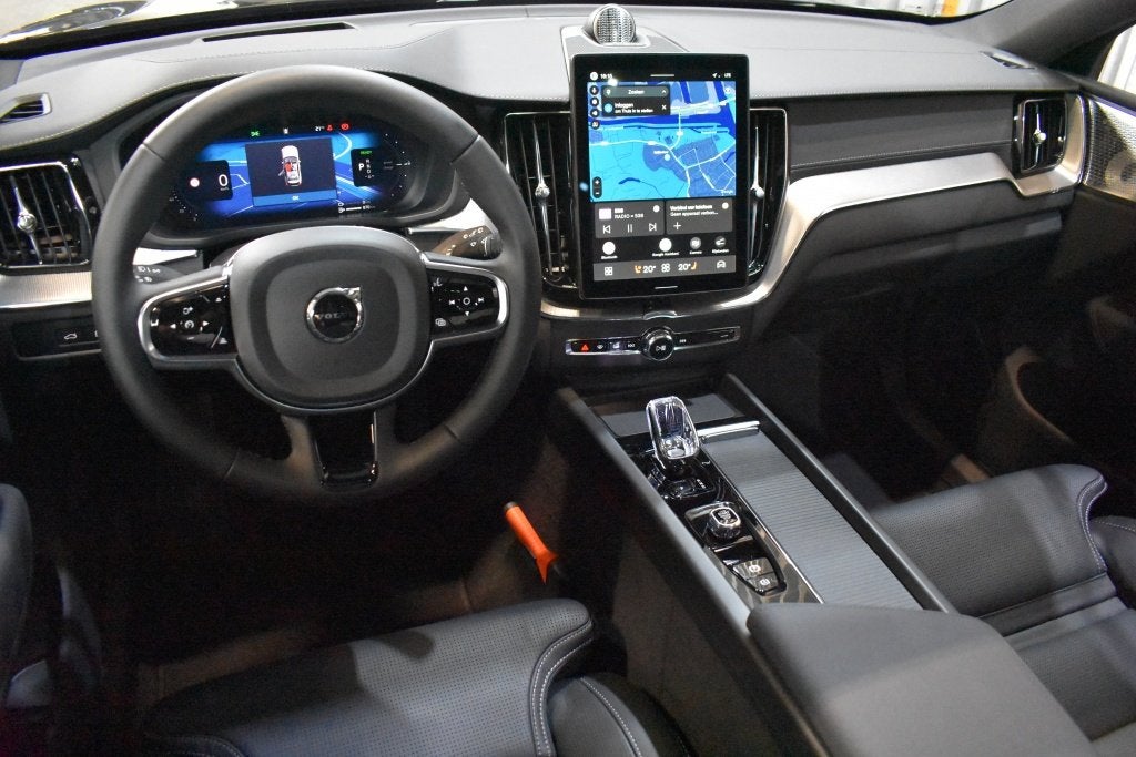 Volvo XC60 T8 406pk AWD Ultra Bright Executive Edition | Tre, Auto's, Automaat, Gebruikt, 4 cilinders, 24 maanden