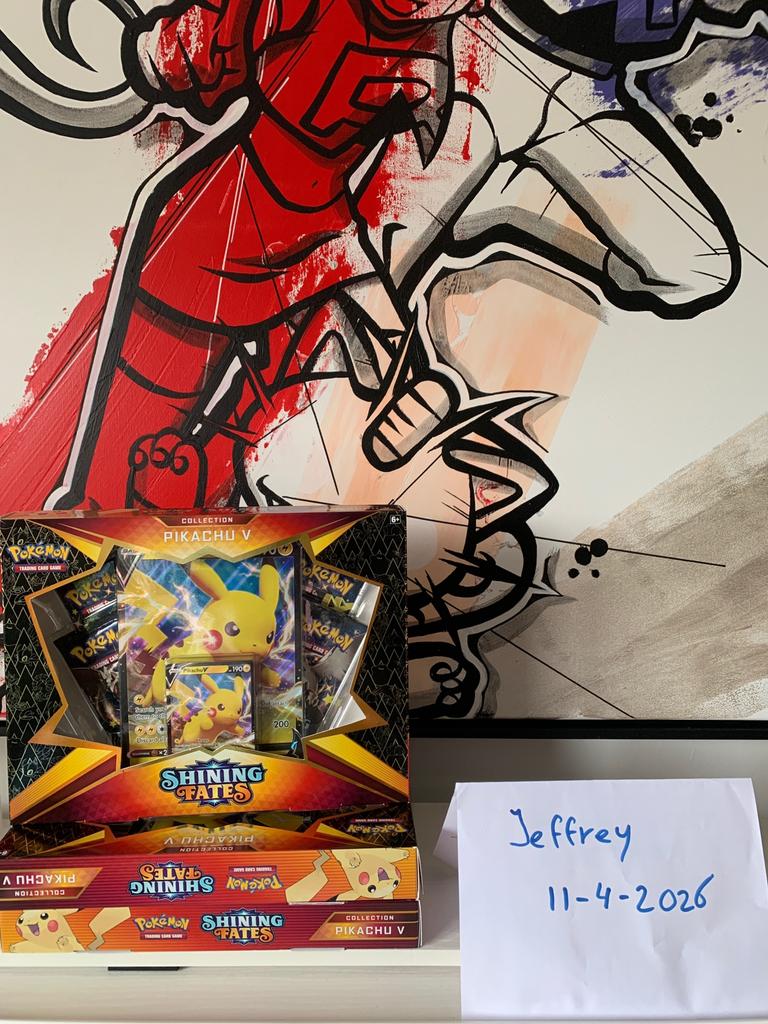 Pokemon shining fates pikachu v box, Hobby en Vrije tijd, Verzamelkaartspellen | Pokémon, Ophalen, Nieuw