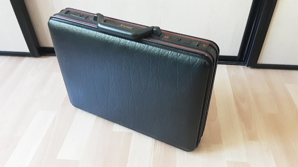 Attaché koffer - kunstleer, Sieraden, Tassen en Uiterlijk, Koffers, Hard kunststof, Slot, Minder dan 50 cm, Ophalen of Verzenden
