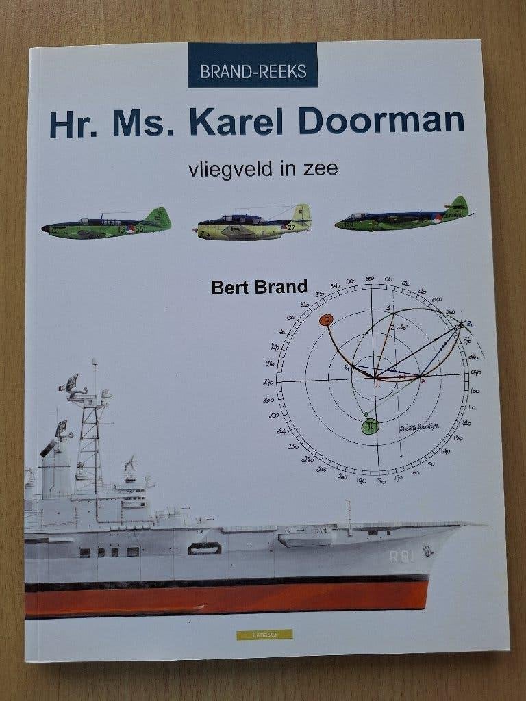 Hr. Ms. Karel Doorman: Vliegveld in Zee - Bert Brand (2005), Boeken, Ophalen of Verzenden, Zo goed als nieuw, Bert Brand