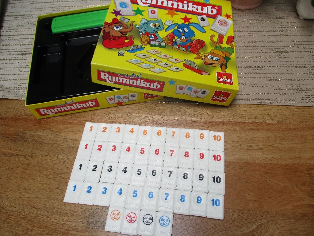 Spel My First Rummikub grote stenen grote gele doos GOLIATH, Hobby en Vrije tijd, Een of twee spelers, Ophalen of Verzenden, Zo goed als nieuw