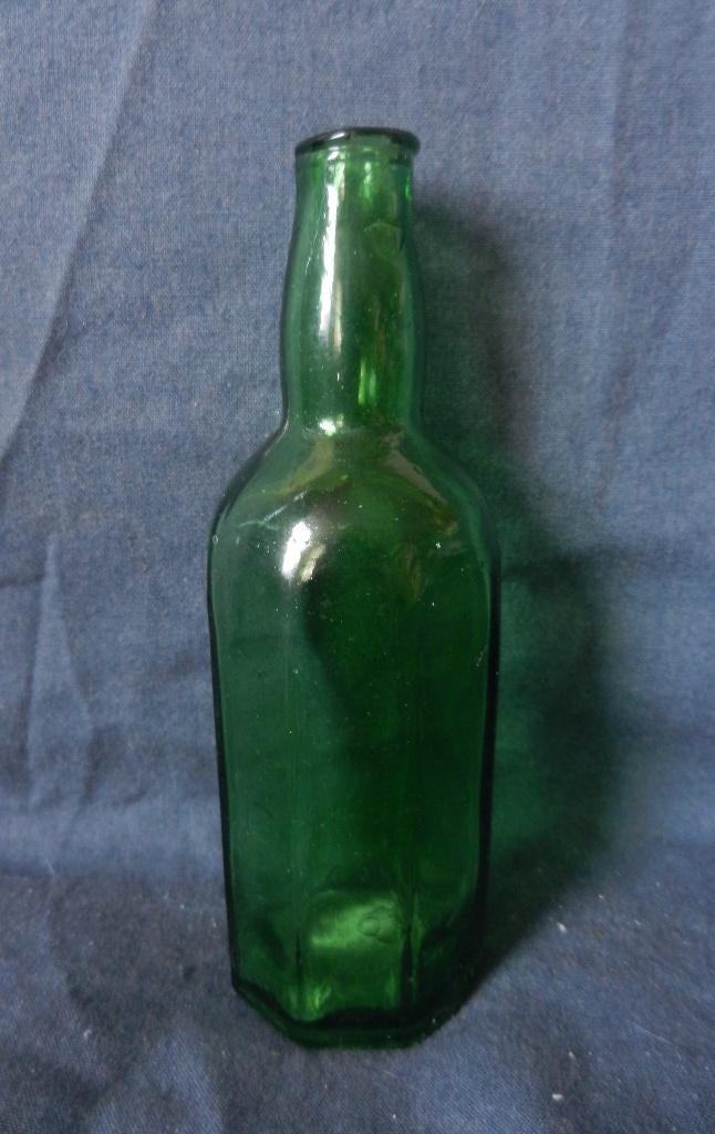 Groen glazen achtzijdig flesje Erven Luca Bols 0,1 Ltr h13,4, Ophalen of Verzenden