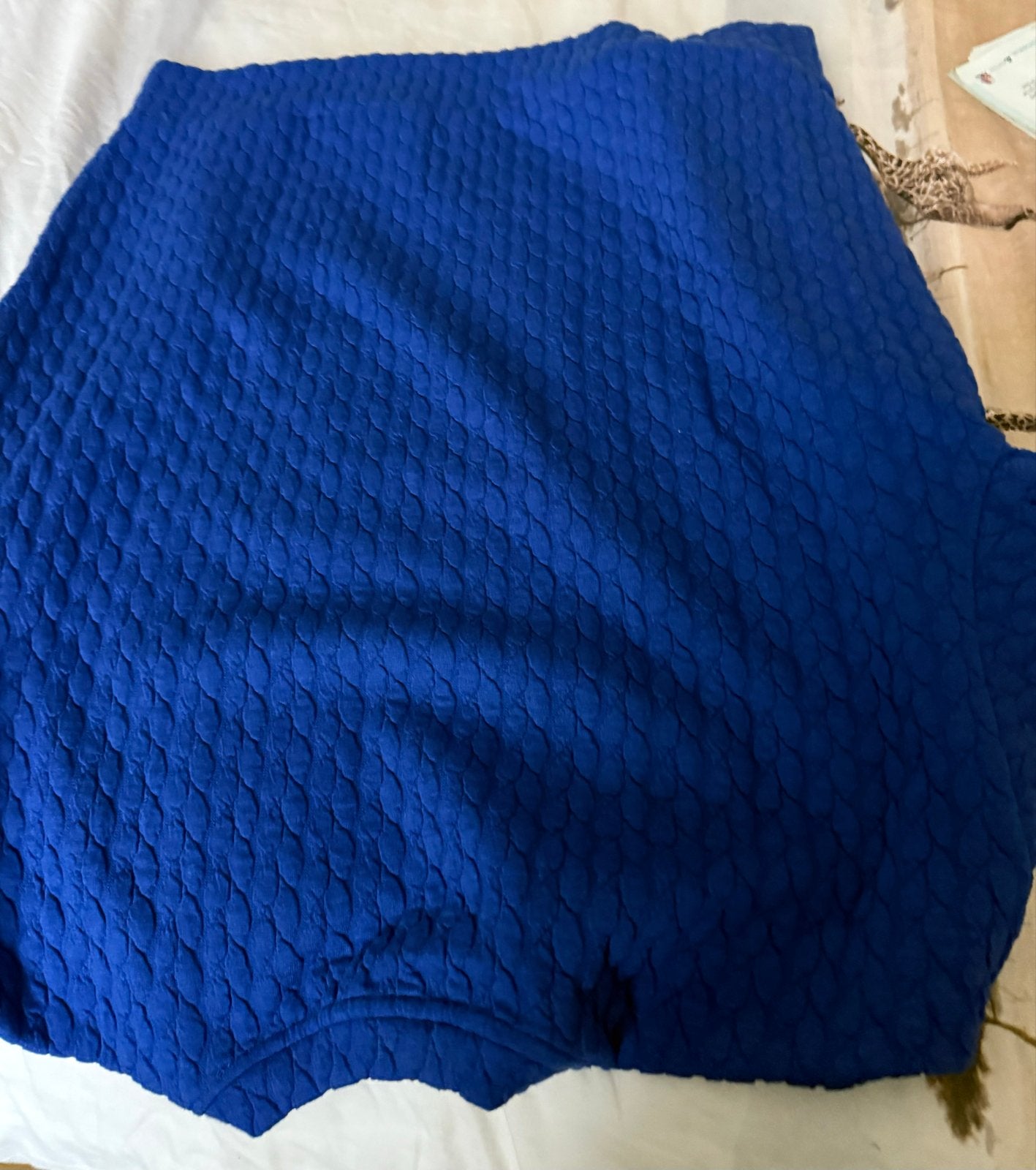 Blauwe trui met textuur en knoopjes op de schouder, Ophalen of Verzenden, Nieuw, Maat 46/48 (XL) of groter, Blauw