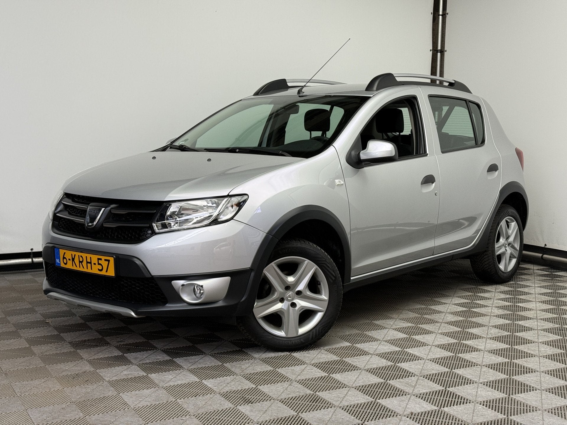 Dacia Sandero 0.9 TCe Stepway Lauréate Airco Navi NL Auto, Auto's, Voorwielaandrijving, Stof, Gebruikt, Met garantie (alle)