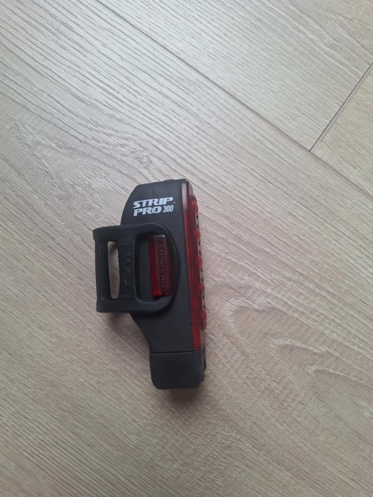Lezyne Strip Pro 300 Achterlicht - 6 standen, Gebruikt, Achterlicht, Ophalen of Verzenden, Oplaadbaar
