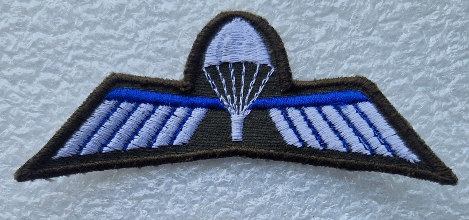 KL Nederlandse leger Parawing
brevet

Verzending kosten kope, Ophalen of Verzenden, Landmacht, Nederland, Embleem of Badge