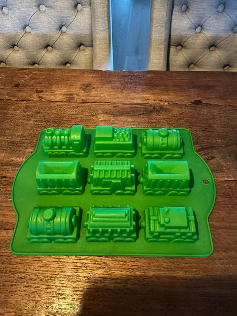 Leuke siliconen treintjes bakvorm, Ophalen of Verzenden, Zo goed als nieuw, Cupcakes, Bakvorm