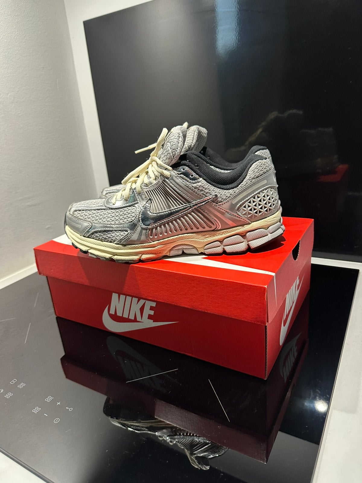 Nike Zoom Vomero 5 Metallic / Off White 41, Ophalen of Verzenden, Zo goed als nieuw, Overige kleuren