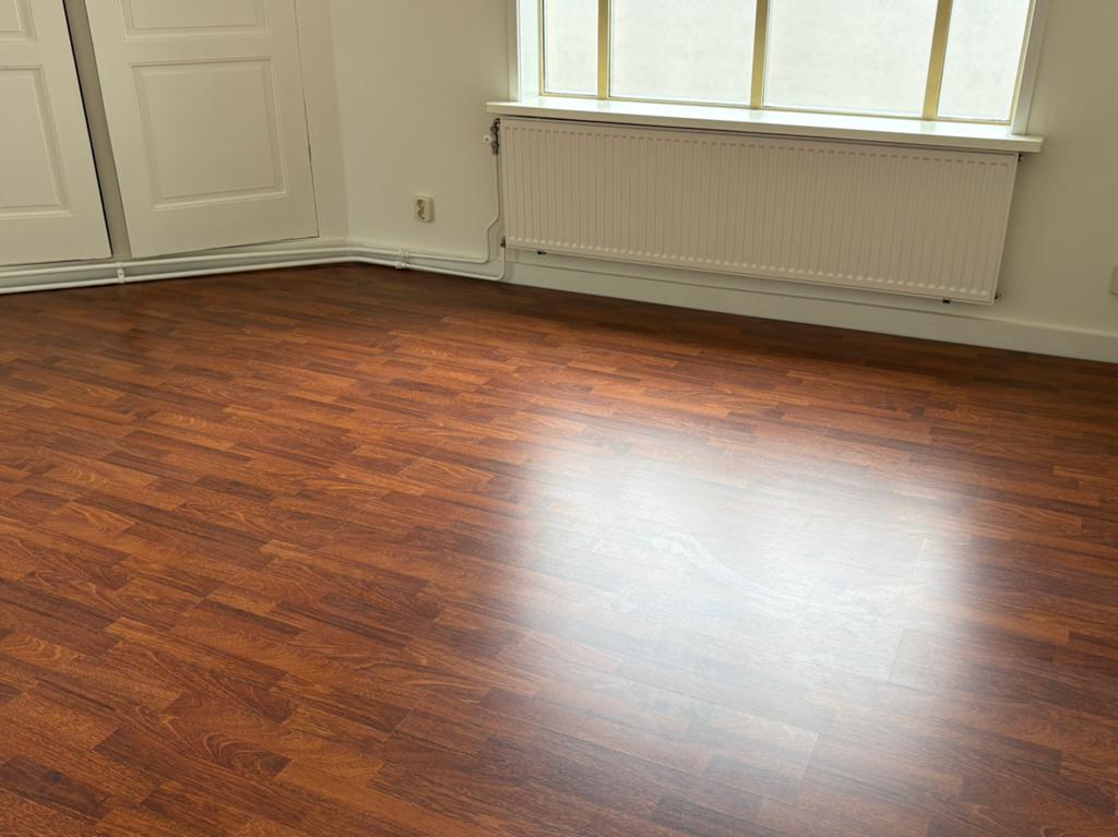 Nieuw Roodbruin Japandi Merbau Laminaat (7-8 m2), Doe-het-zelf en Verbouw, Ophalen, 50 tot 150 cm, Nieuw, 5 tot 10 m²