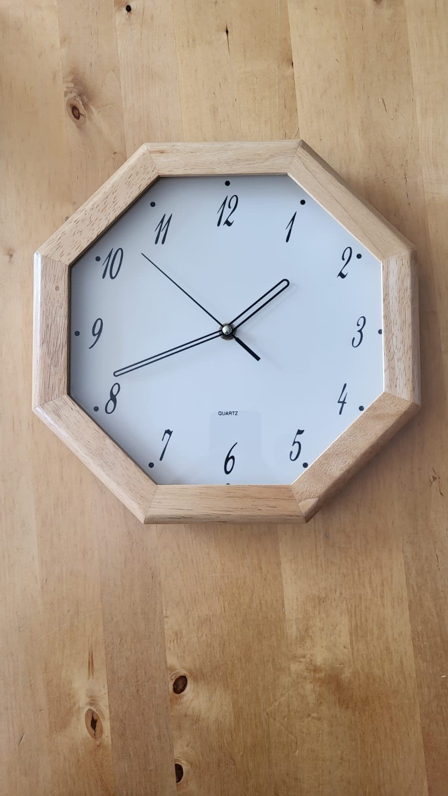 Houten wandklok - Octagon - Quartz uurwerk, Ophalen of Verzenden, Zo goed als nieuw, Analoog, Wandklok