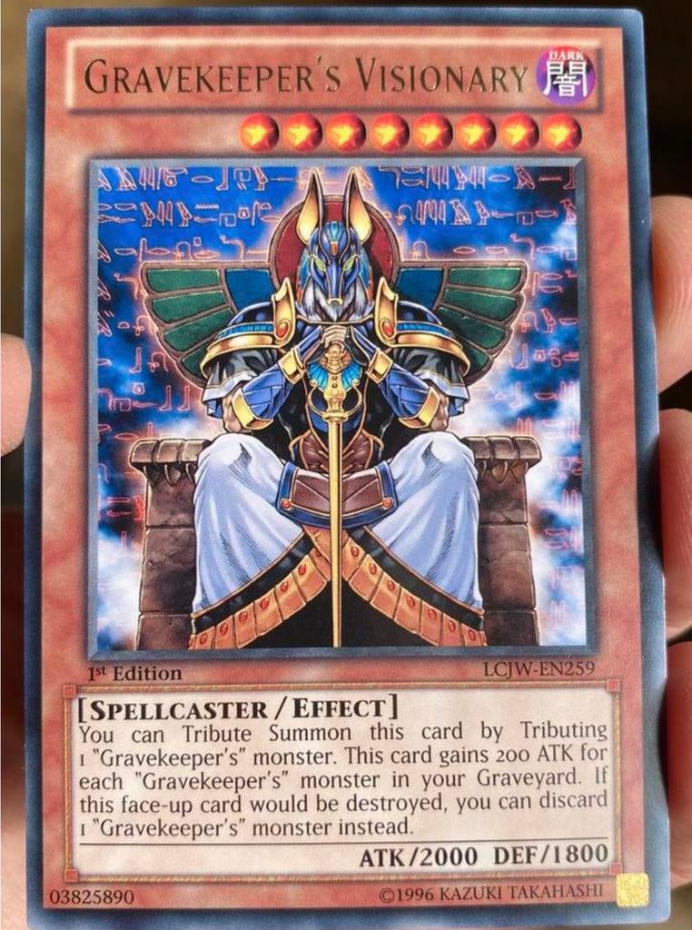 Yu-Gi-Oh! Gravekeeper’s Visionary LCJW 1st Edition !, Ophalen of Verzenden, Zo goed als nieuw, Losse kaart