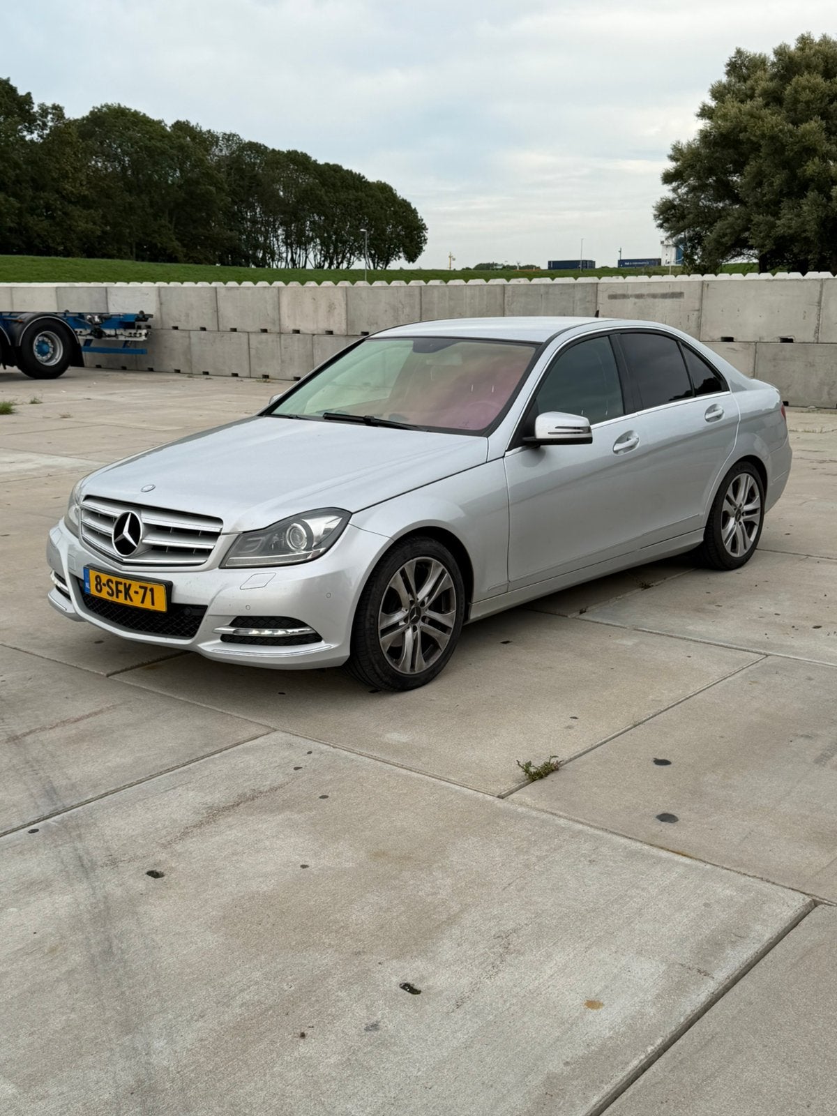 Mercedes-Benz C-Klasse 1.6 C180 Kompr. Sedan AUT 2013 Grijs, Achterwielaandrijving, Zwart, Leder en Stof, 75 €/maand