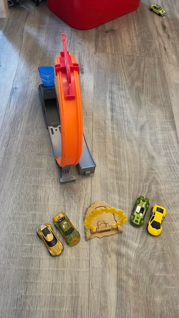 Looping met auto’s. Hot Wheels 4, Kinderen en Baby's, Speelgoed | Racebanen, Ophalen of Verzenden, Zo goed als nieuw, Handmatig
