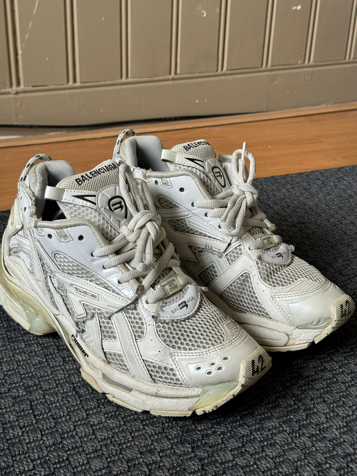 Balenciaga Runner sneakers, maat 42, Ophalen of Verzenden, Gedragen, Overige maten, Wit