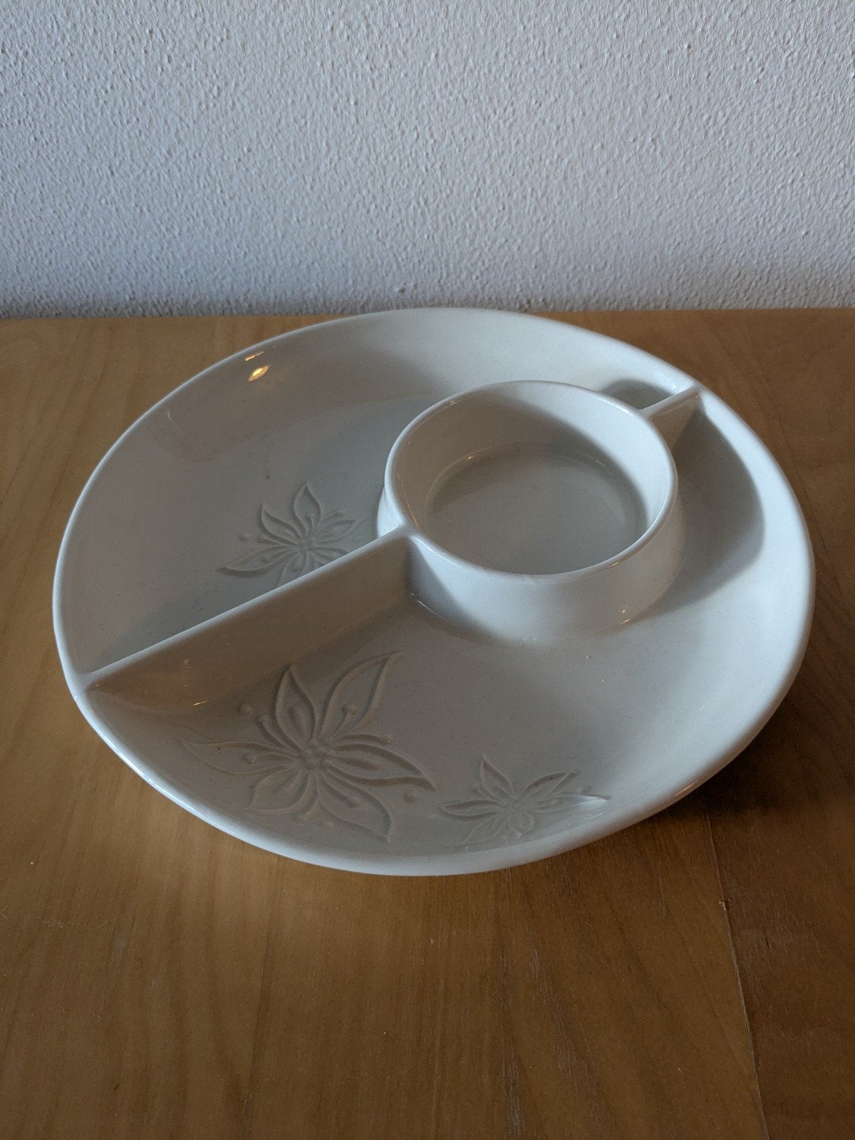 Roomwitte tapas schaal / hapjesbord z.g.a.n. diameter 27,5cm, Huis en Inrichting, Ophalen, Zo goed als nieuw, Schaal of Schalen