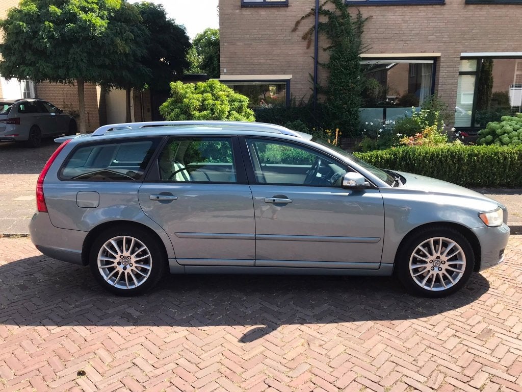 Mooie Volvo V50 2.4i 170PK Momentum 2007 lichtblauw automaat, Beige, 700 kg, Blauw, 2435 cc