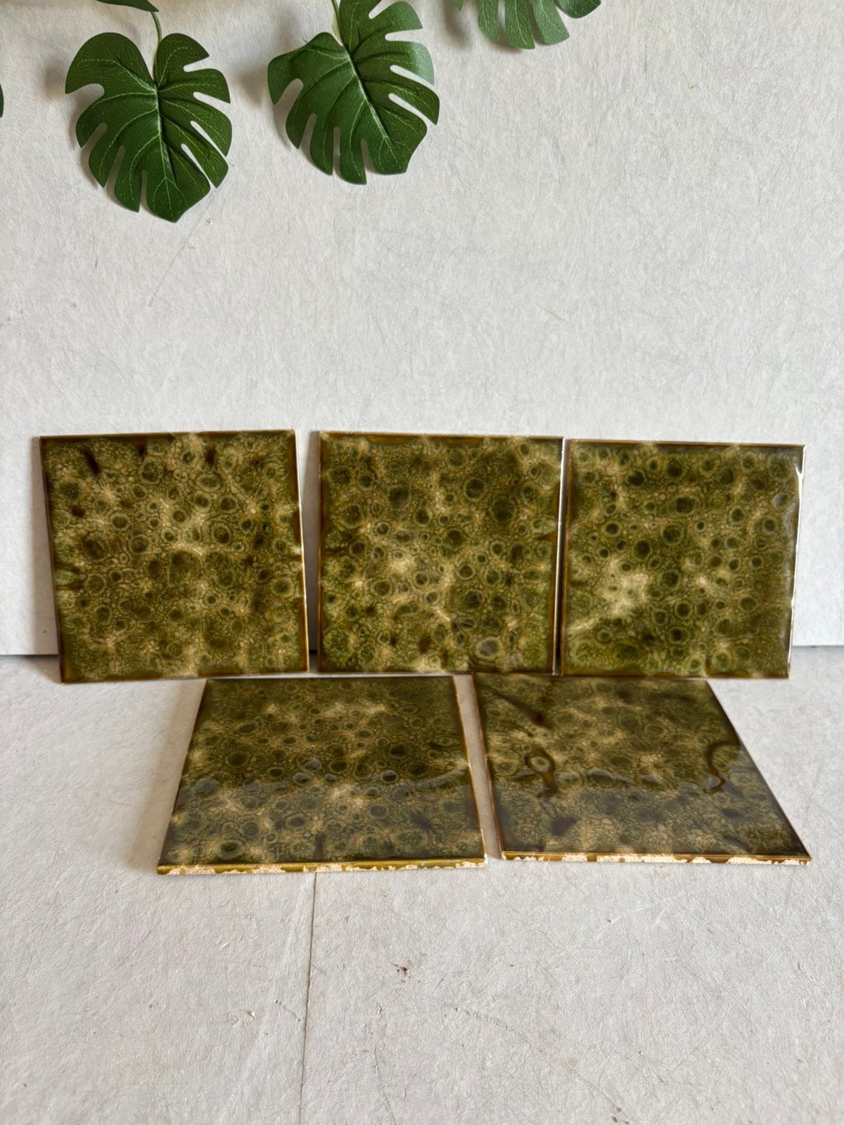 5 Vintage Wessel Majolika wandtegels groen fat lava glazuur, Ophalen of Verzenden, Gebruikt