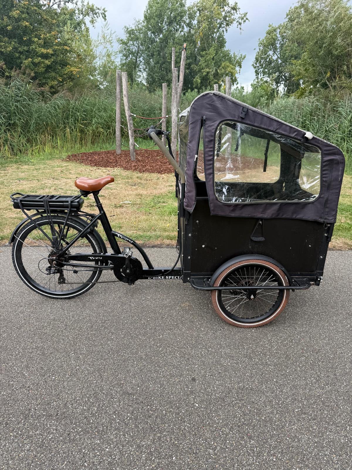 Troy Elektrische Bakfiets. Zgan, Ophalen of Verzenden, Zo goed als nieuw, 4 kinderen of meer, Huif