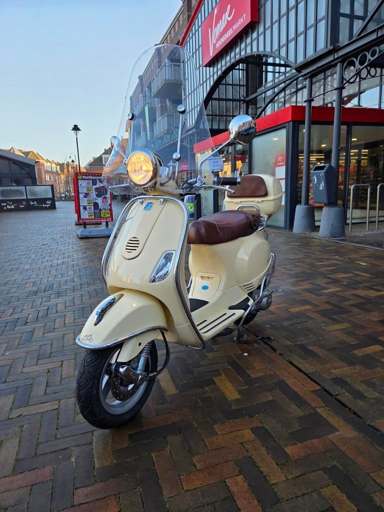 Vespa LXV 125cc 2009.. €2500,-, Viale Rinaldo Piaggio, 25, 56025 Pontedera PI, Italy, Gebruikt, Info@piaggio.com, Verzenden