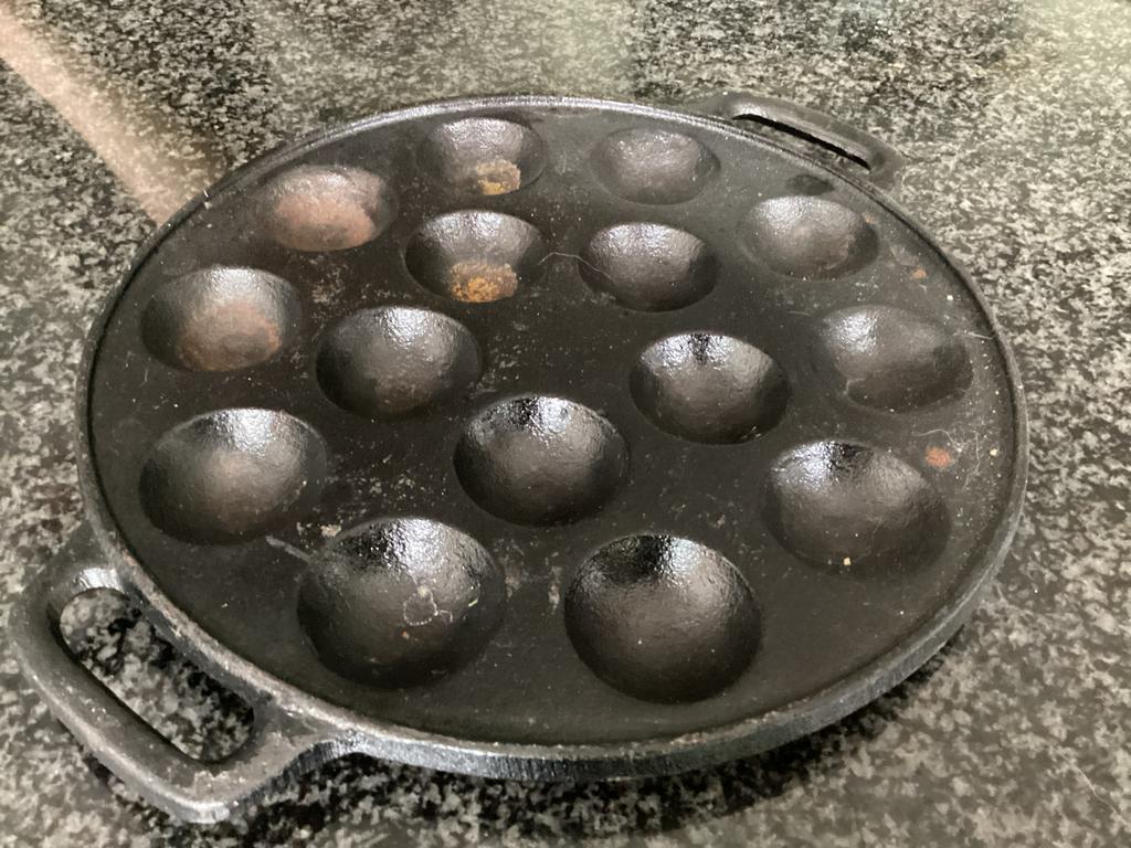 Gietijzeren Aebleskiver Pan - Poffertjespan, Ophalen of Verzenden, Gebruikt, Gietijzer