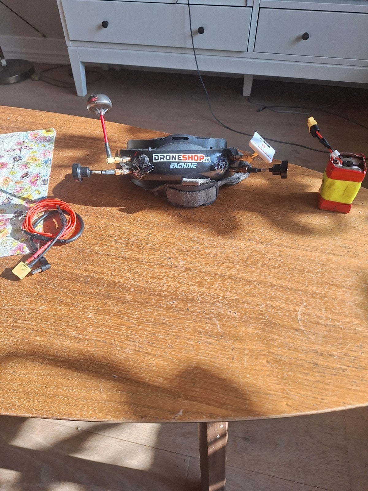 Eachine ev200d FPV Goggles met 2S 7.2V accu en antennas, Ophalen of Verzenden, Zo goed als nieuw, First person view (FPV)